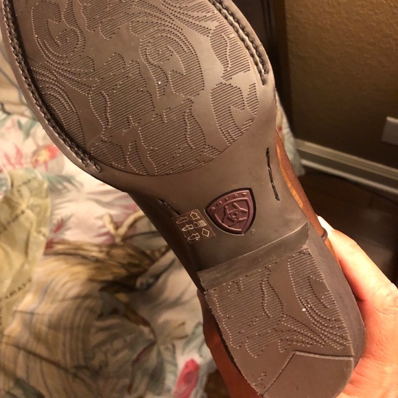 Authentic Ariat boots. Brand new, with tags! - Picture 6 of 6